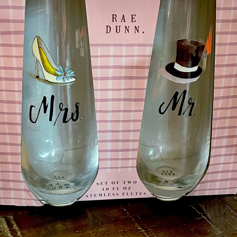 Bride groom flutes